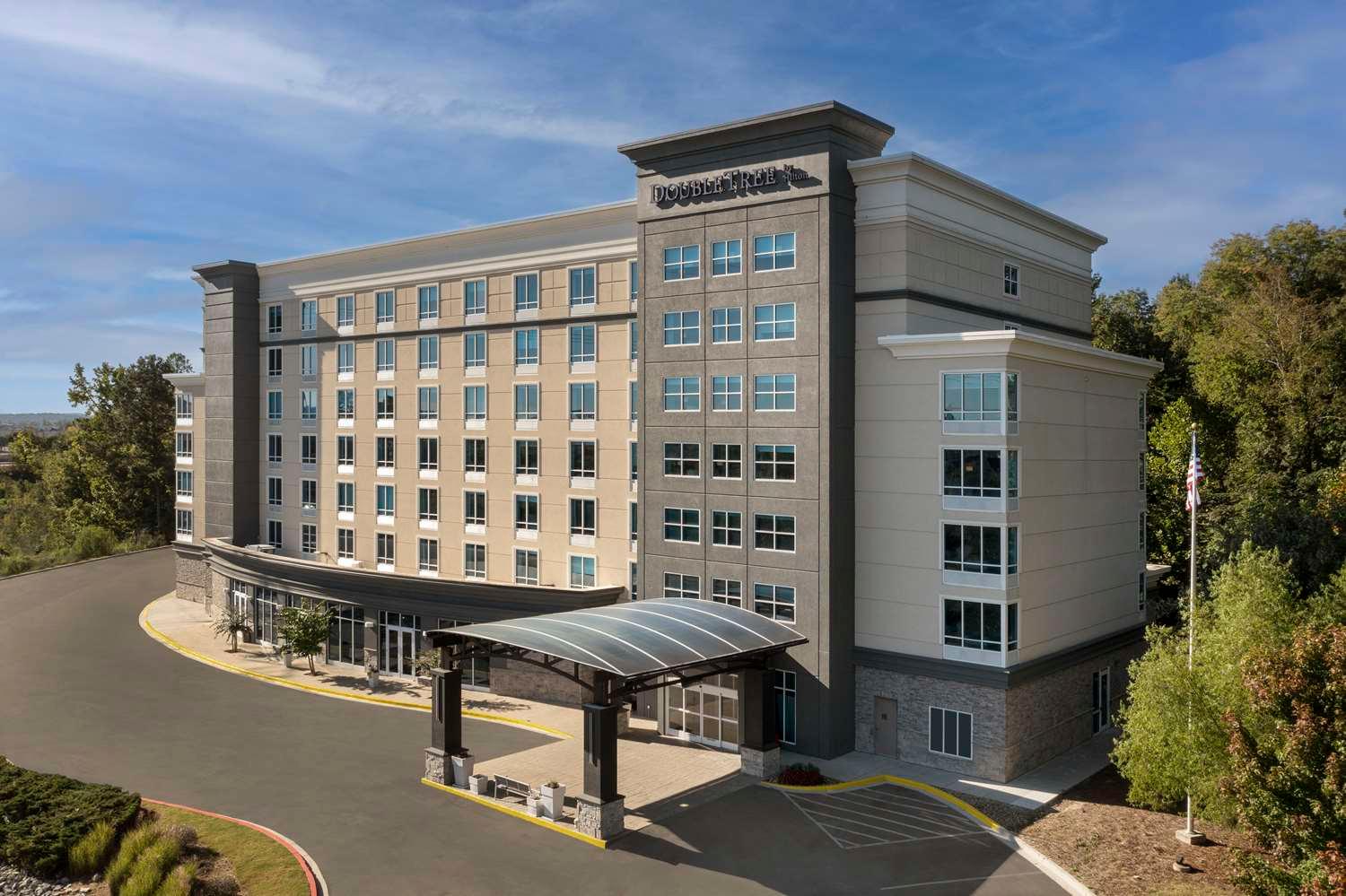 DoubleTree by Hilton Chattanooga Hamilton Place in Chattanooga, TN