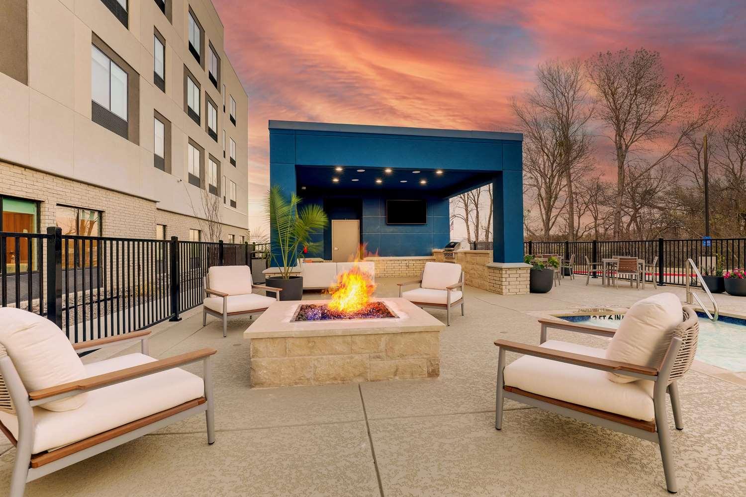 Hampton Inn & Suites Weatherford image