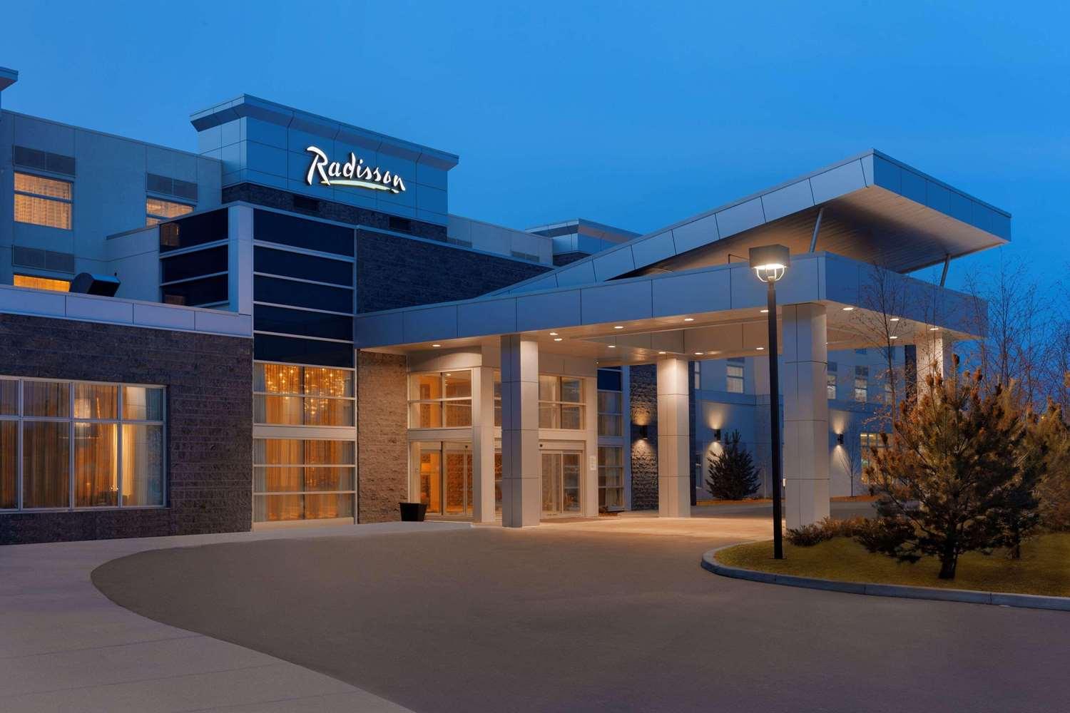 Radisson Hotel & Conference Center Calgary Airport image
