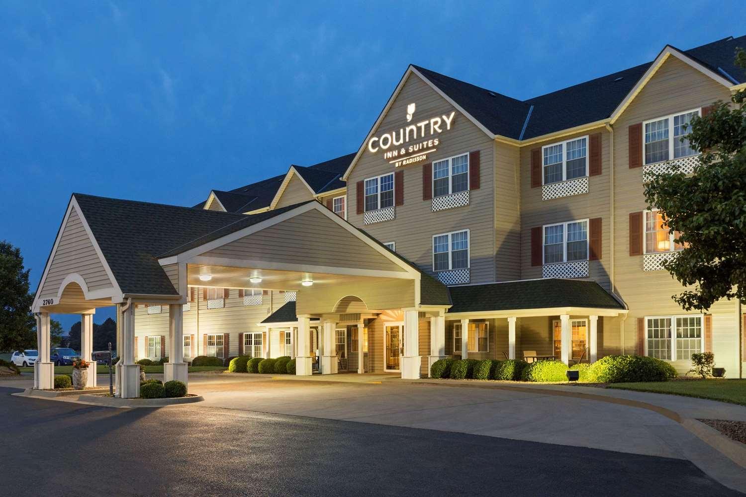 Country Inn & Suites By Radisson Salina in Salina, KS