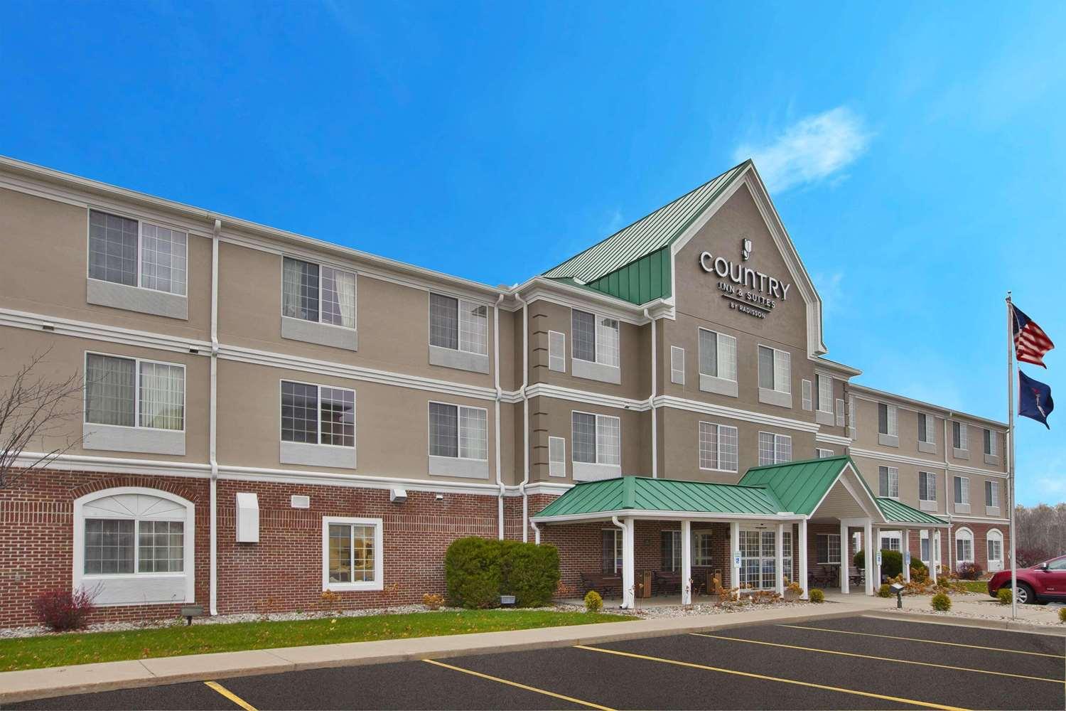 Country Inn & Suites By Radisson, Big Rapids, MI image