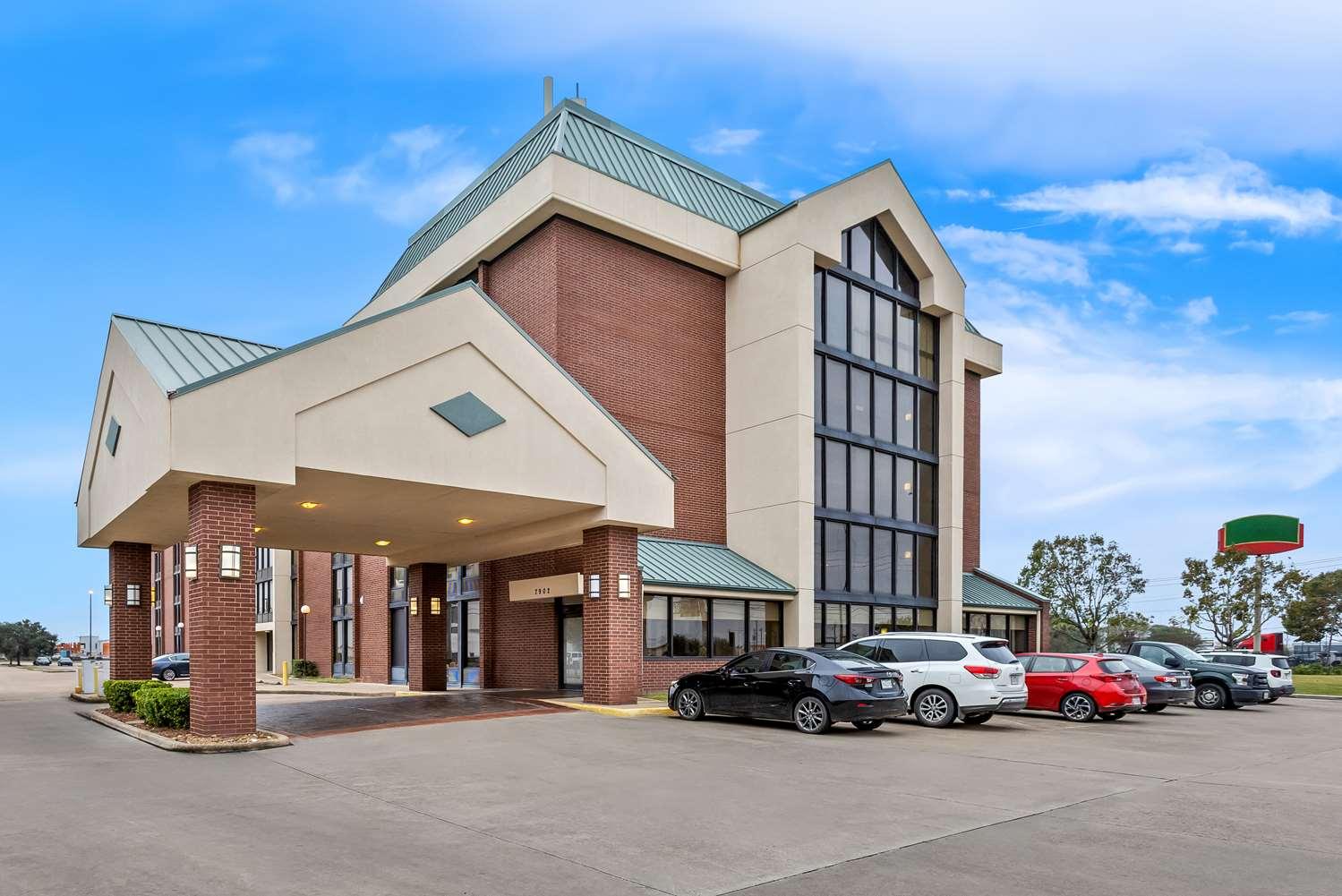 Sonesta Essential Houston Hobby Airport image