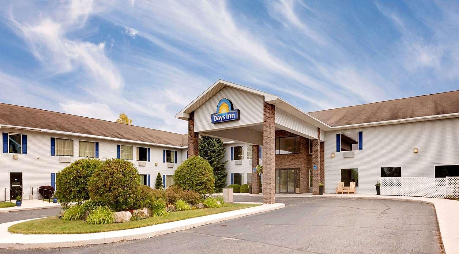 Days Inn by Wyndham Cadillac in Cadillac, MI