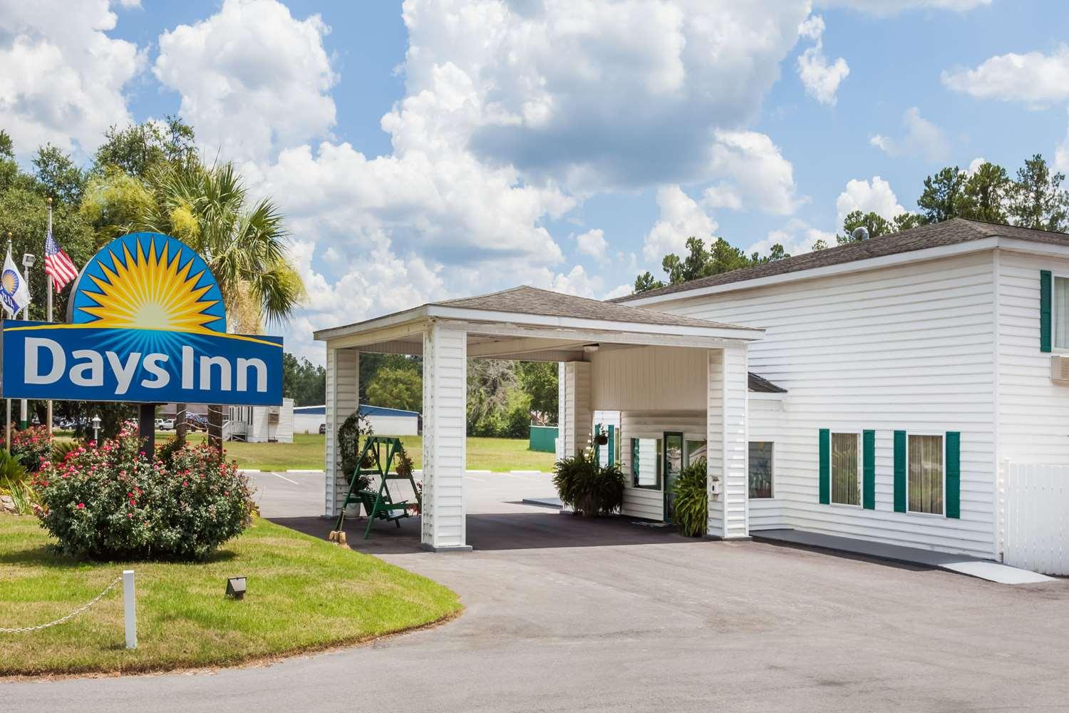 Days Inn by Wyndham Hampton in Hampton, SC