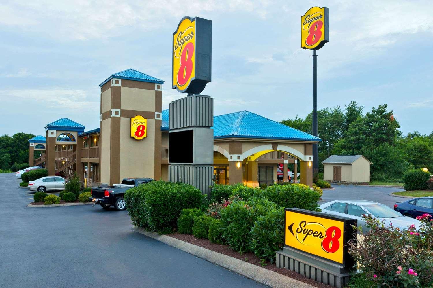 Super 8 by Wyndham Franklin Hwy 31 in Franklin, KY