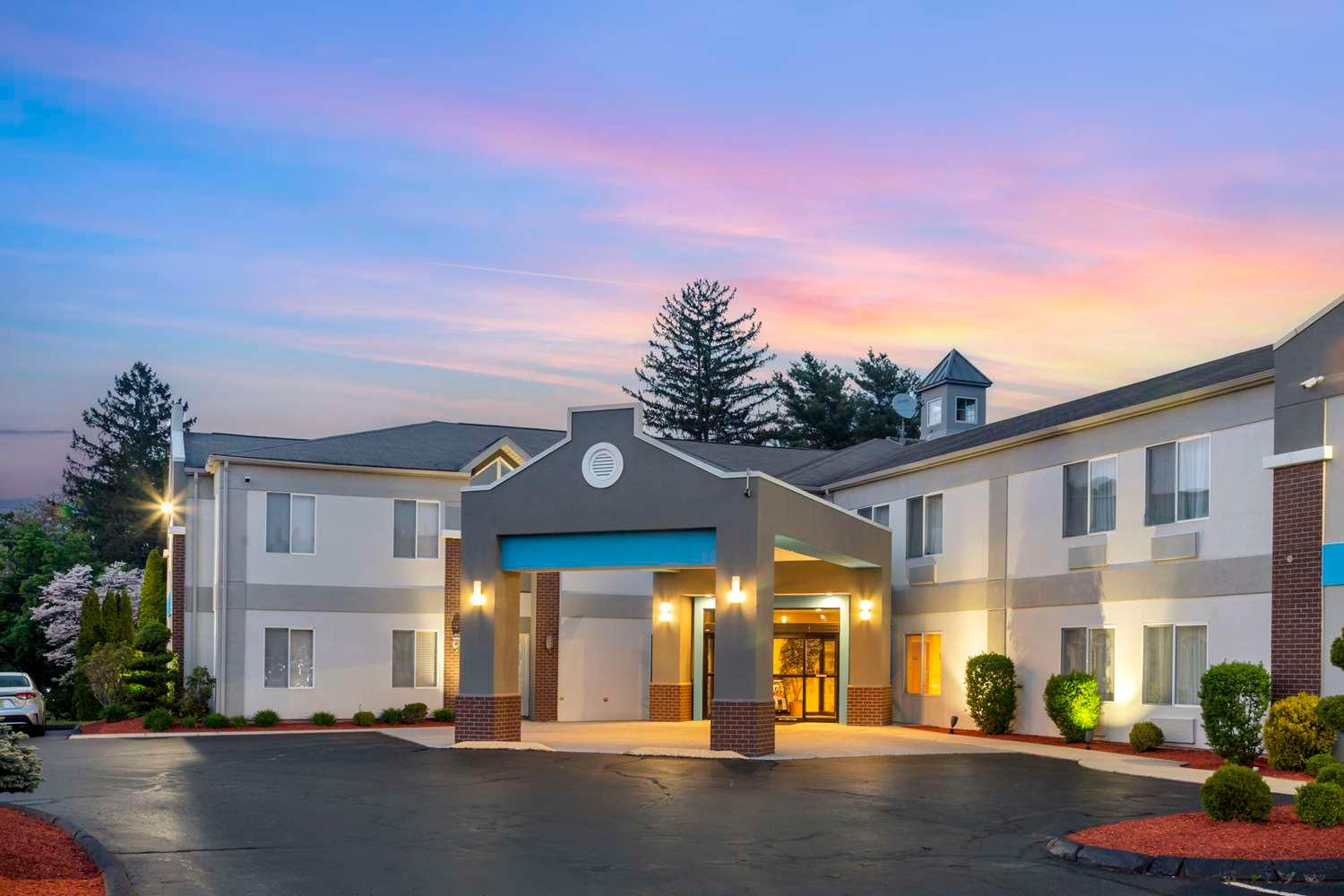 Best Western Plus New England Inn & Suites in Berlin, CT