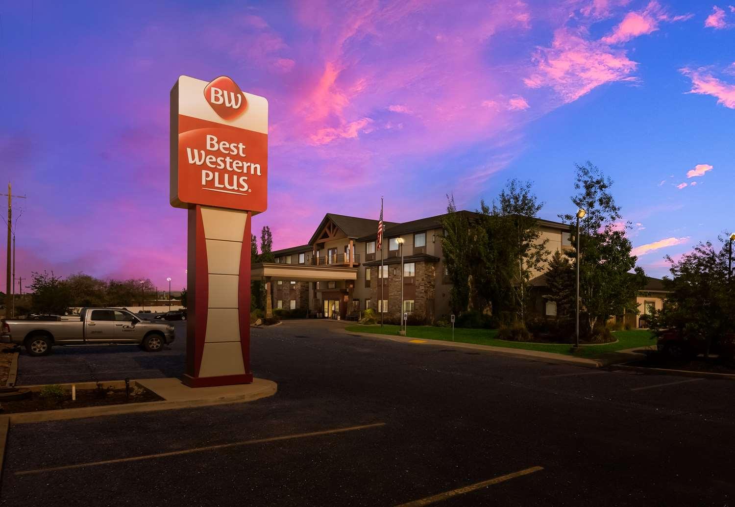 Best Western Plus Landmark Hotel image