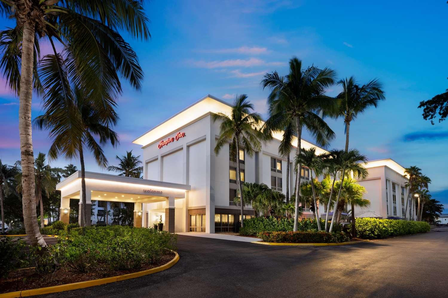 Hampton Inn Naples-Central in Naples, FL