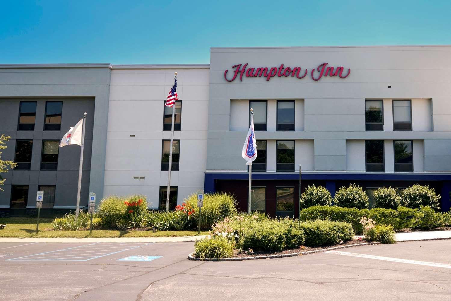 Hampton Inn Flemington image