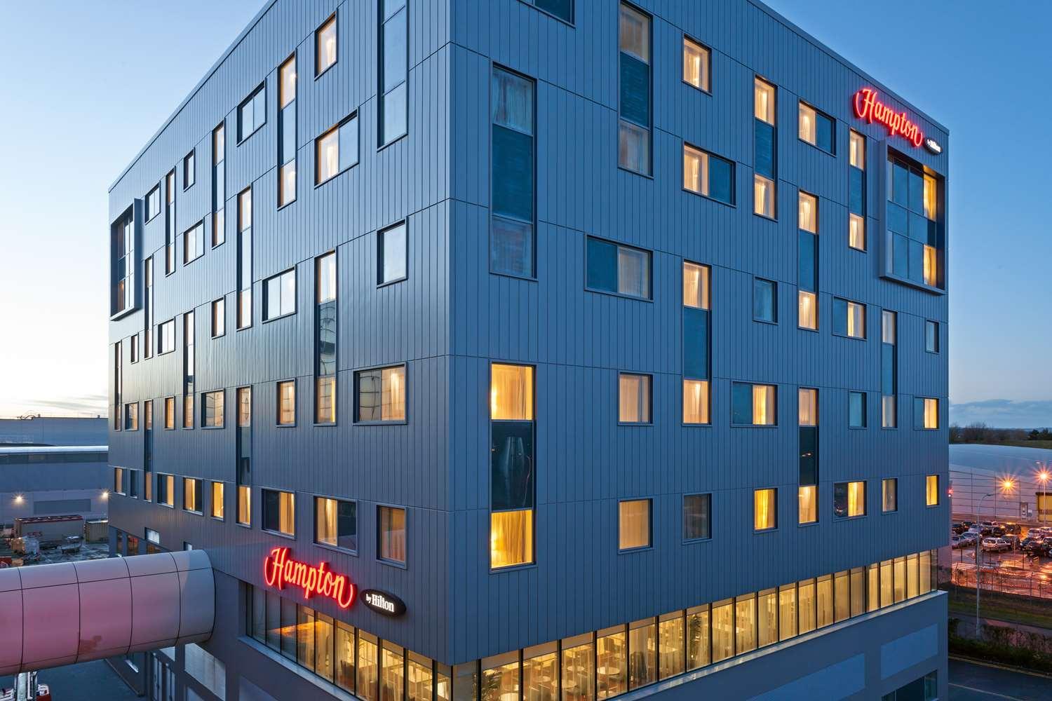 Hampton by Hilton London Gatwick Airport image