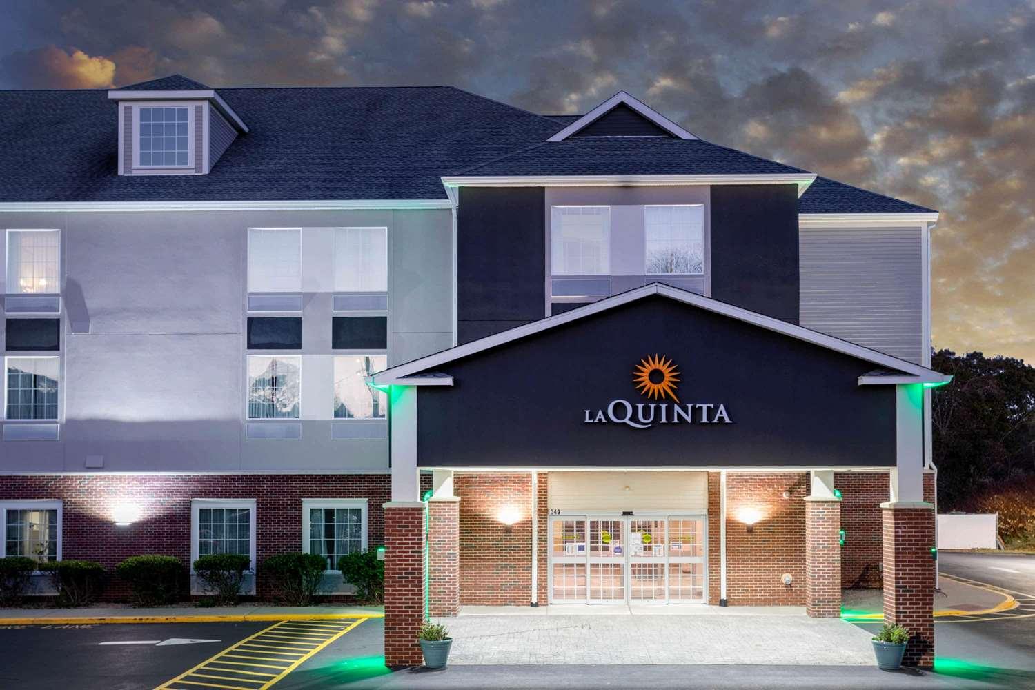 La Quinta Inn & Suites by Wyndham Ely image