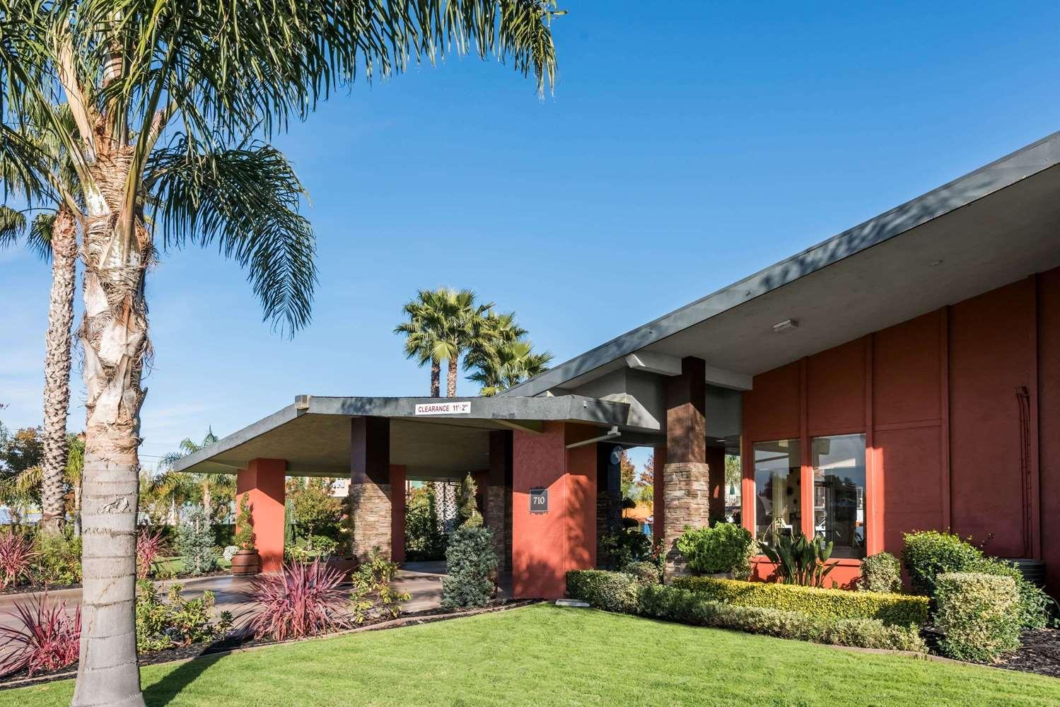 Days Inn & Suites by Wyndham Lodi in Lodi, CA