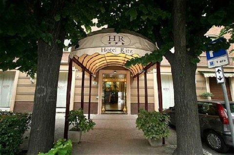 Chivasso, IT 的 Hotel Ritz