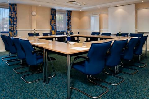 Holiday Inn Express Swansea - East em Abaixo, GB3