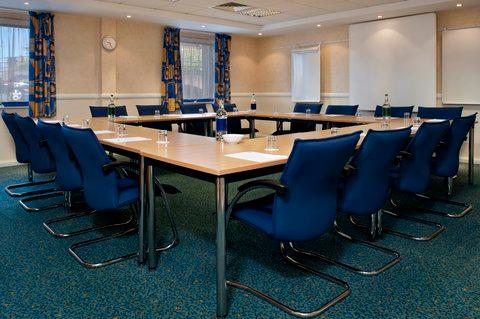 尼斯, GB3 的 Holiday Inn Express Swansea - East