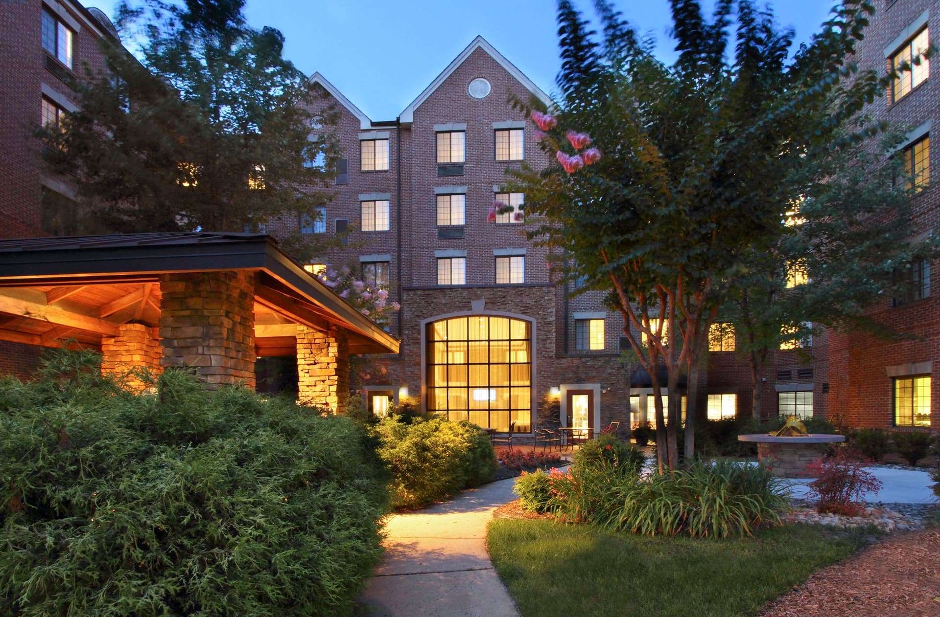 Staybridge Suites McLean Tysons Corner в Маклин, VA