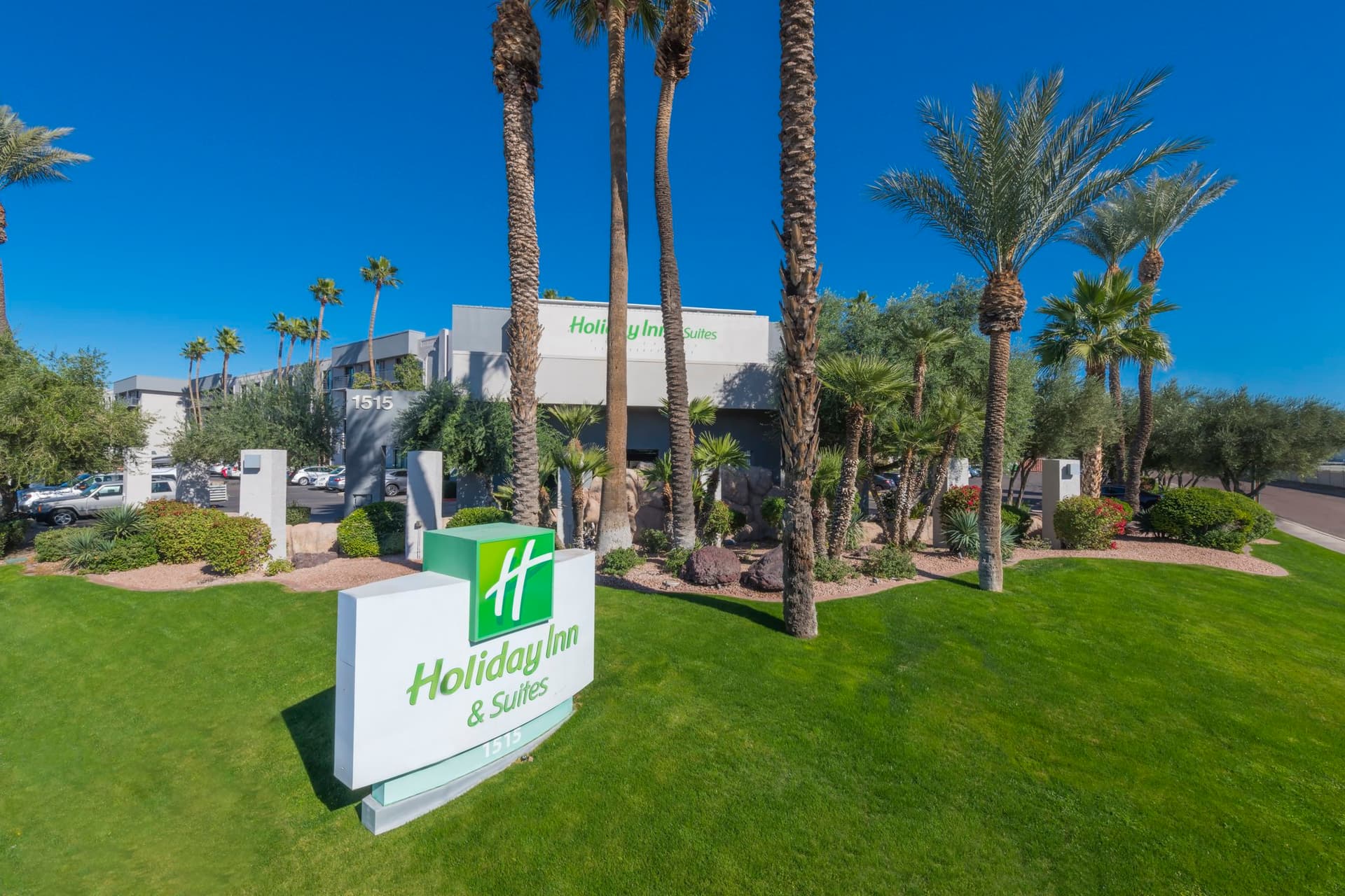 Holiday Inn & Suites Phoenix Airport North в Феникс, AZ