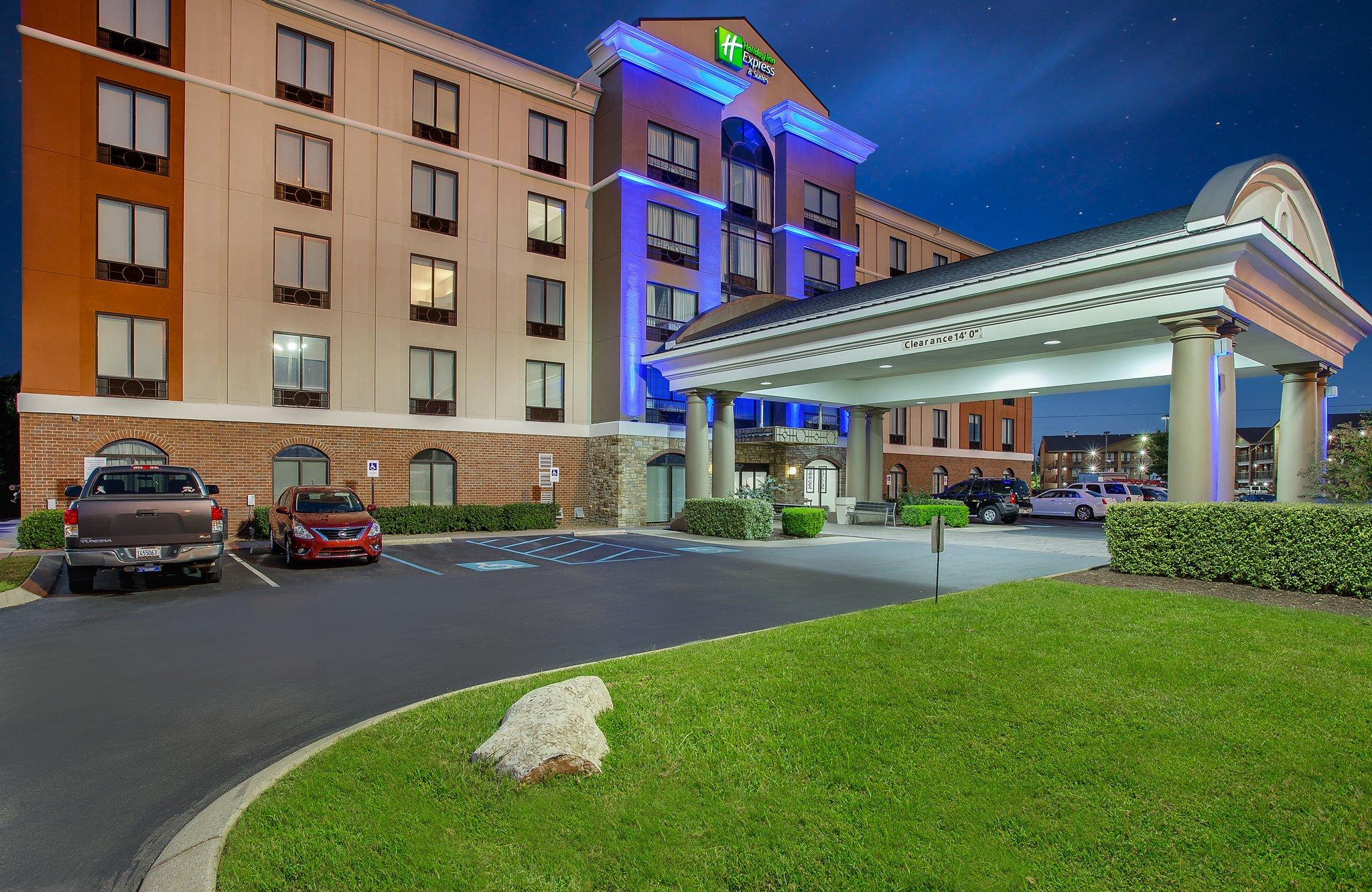 Holiday Inn Express Hotel & Suites Lebanon in Lebanon, TN