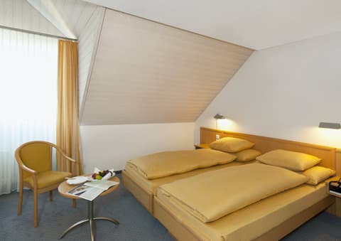 Hotel Zum Goldenen Kopf в Buelach, CH