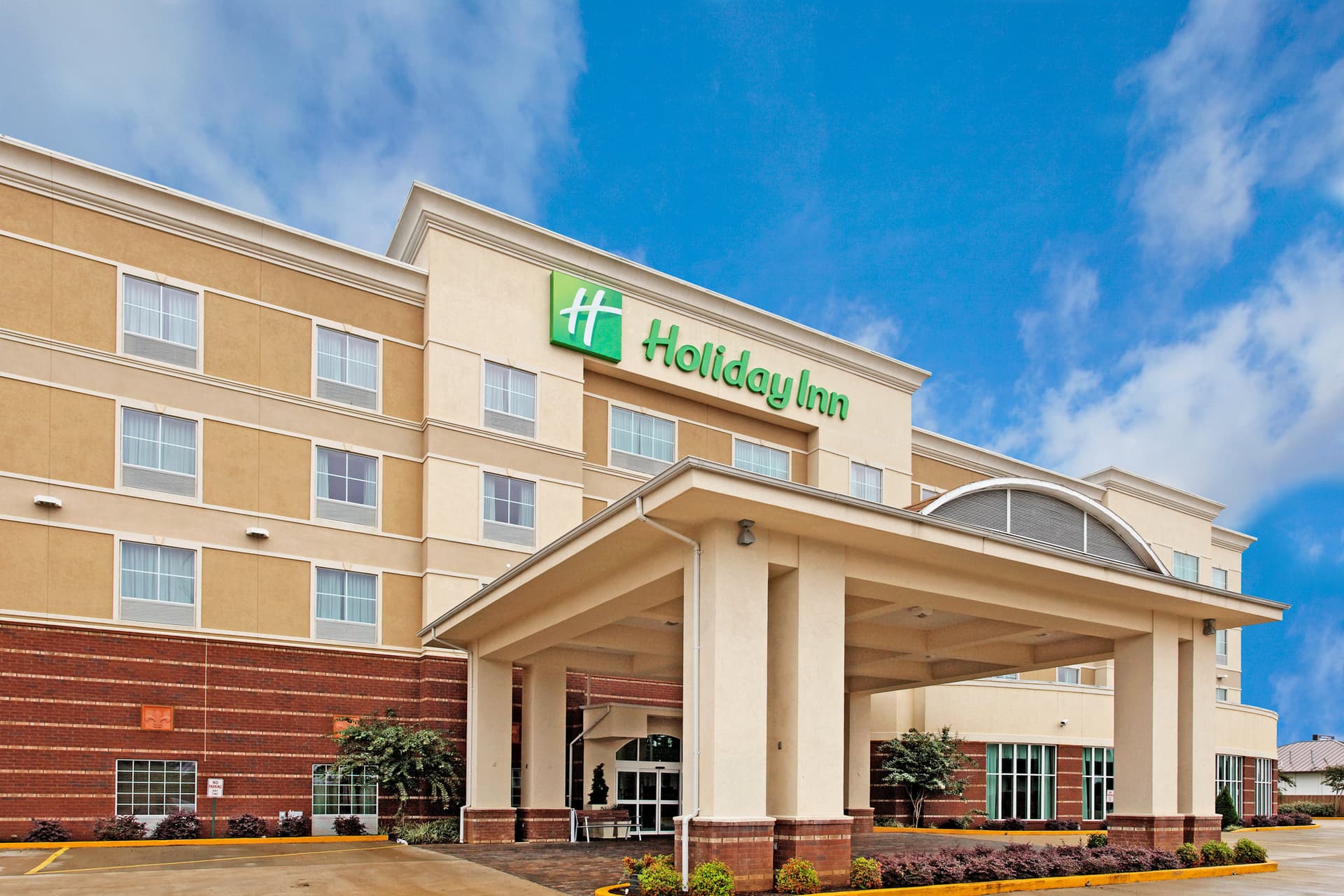 Holiday Inn Batesville в Бейтсвилл, MS