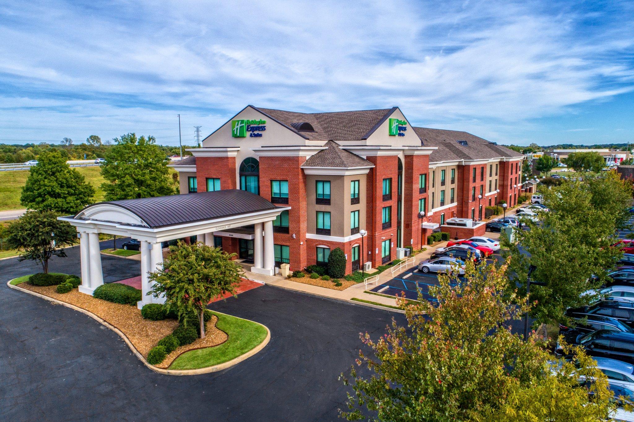 Holiday Inn Express & Suites Memphis Southwind in Memphis, TN