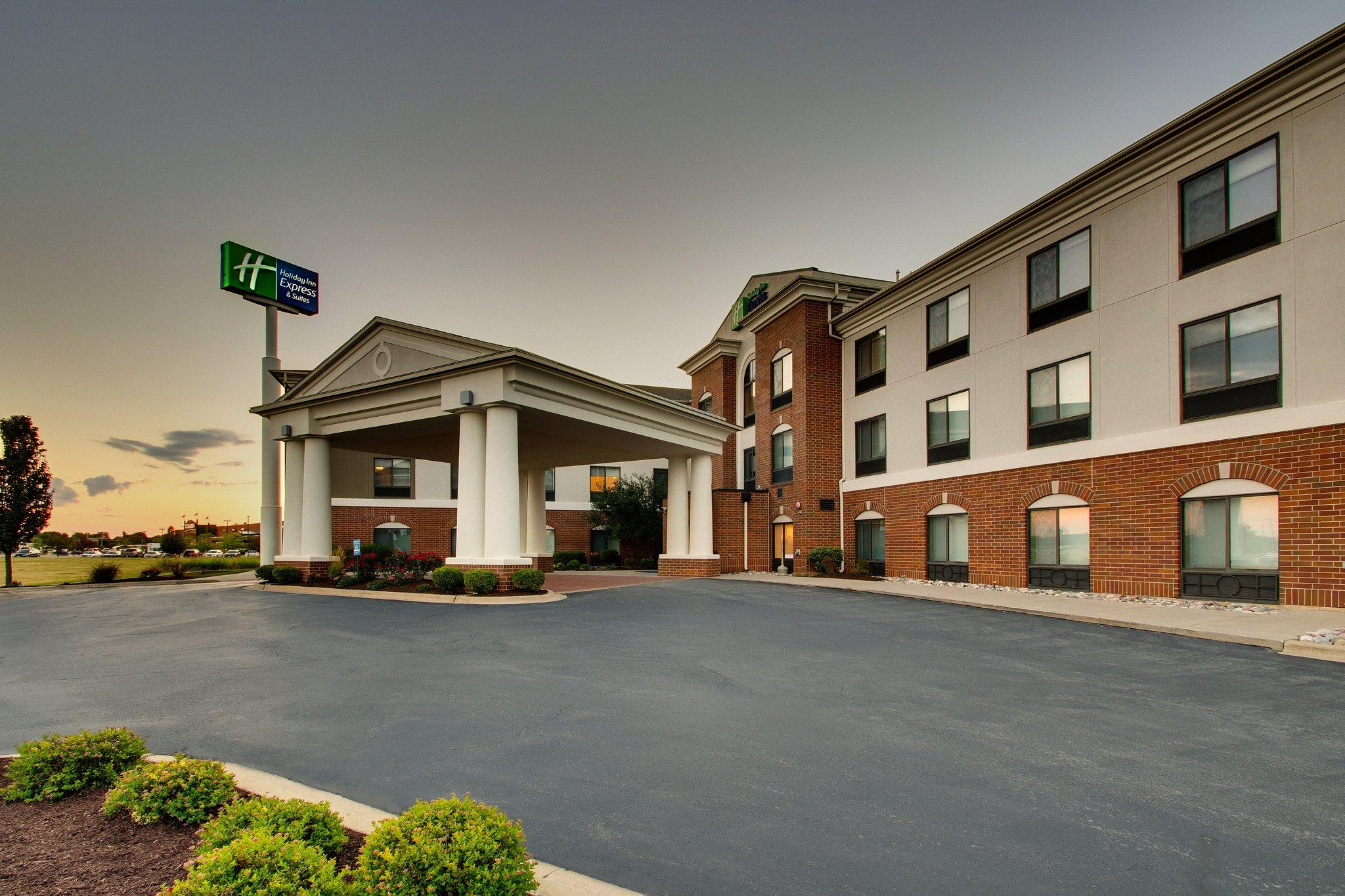 Holiday Inn Express Hotel & Suites Morris in Morris, IL