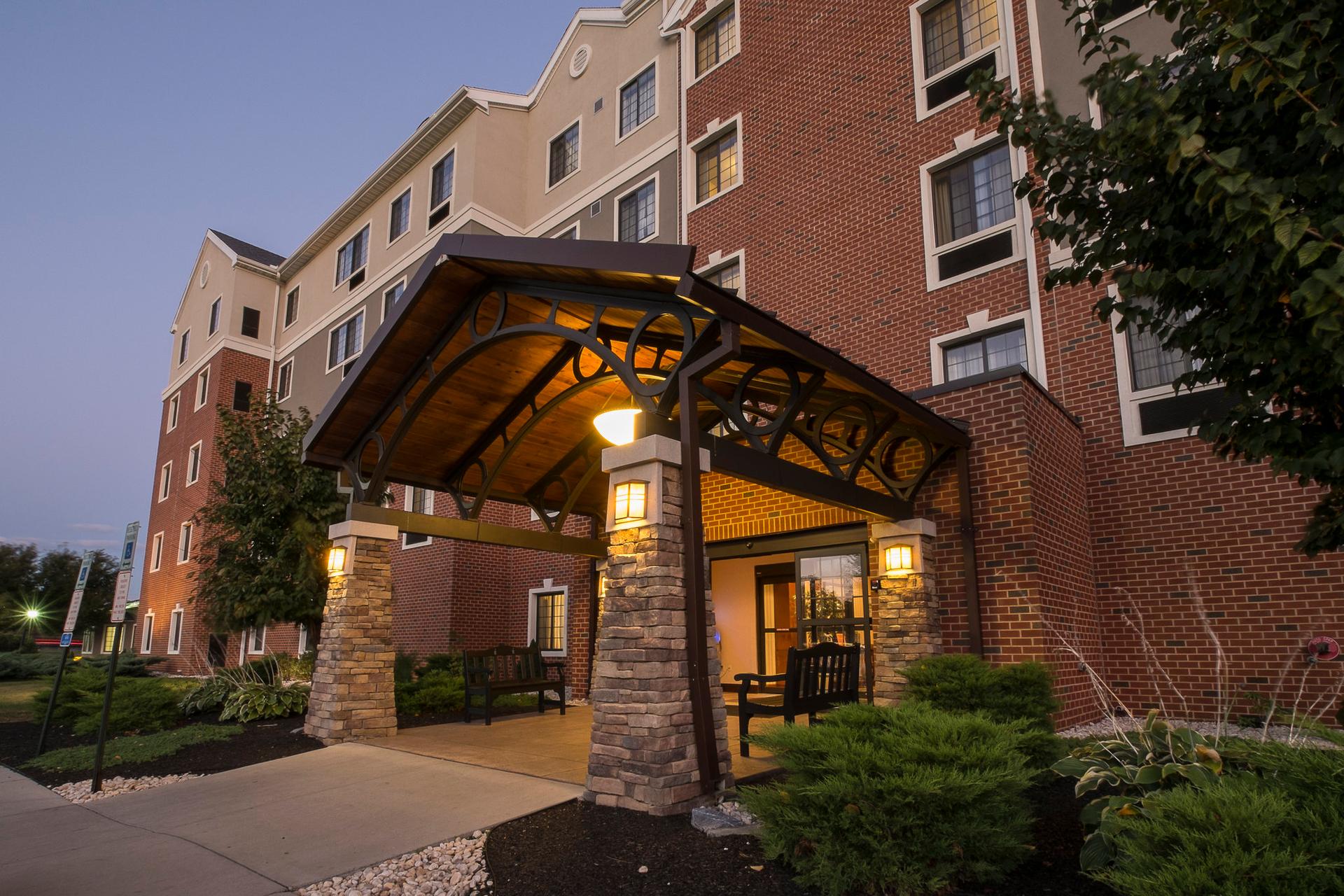 Staybridge Suites Harrisburg Hershey в Гаррисберг, PA