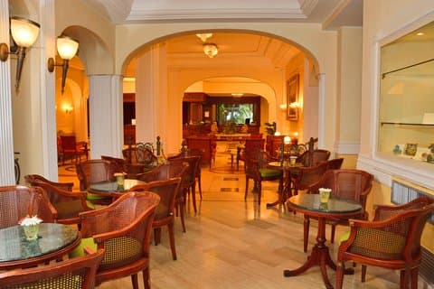 Giardini Naxos, IT 的 Hellenia Yachting Hotel