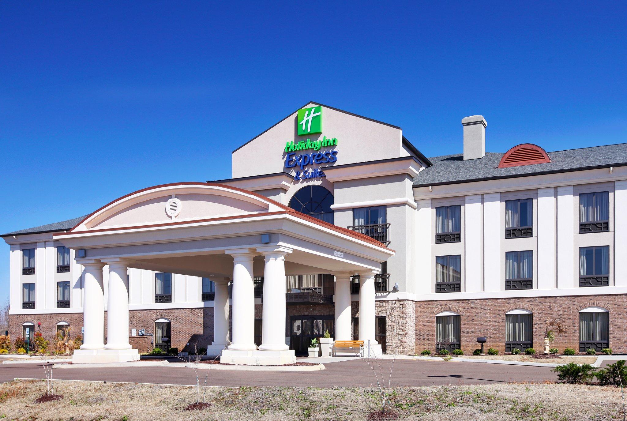 Holiday Inn Express Hotel & Suites Covington in Covington, TN