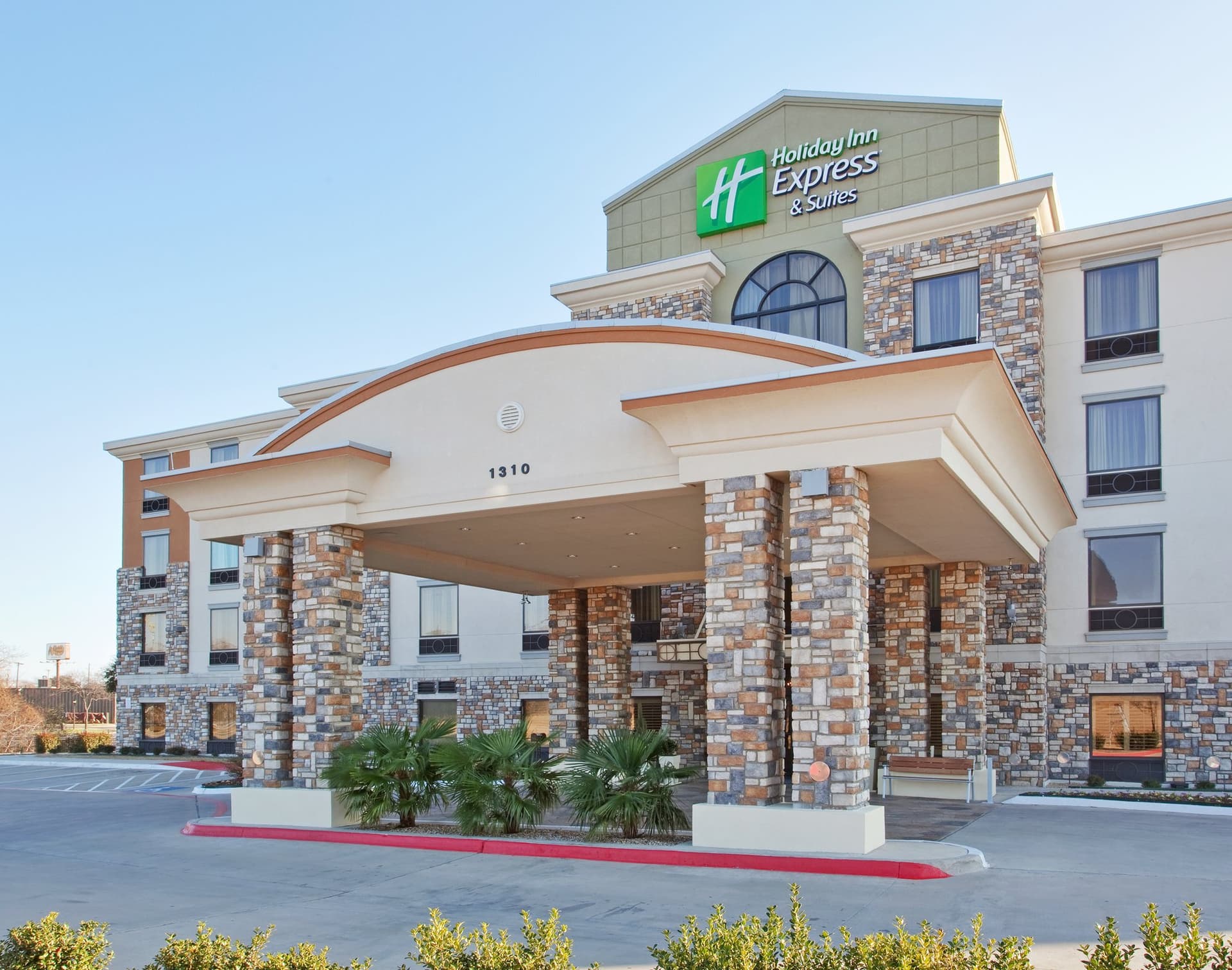 Holiday Inn Express & Suites Dallas South - Desoto a DeSoto, TX