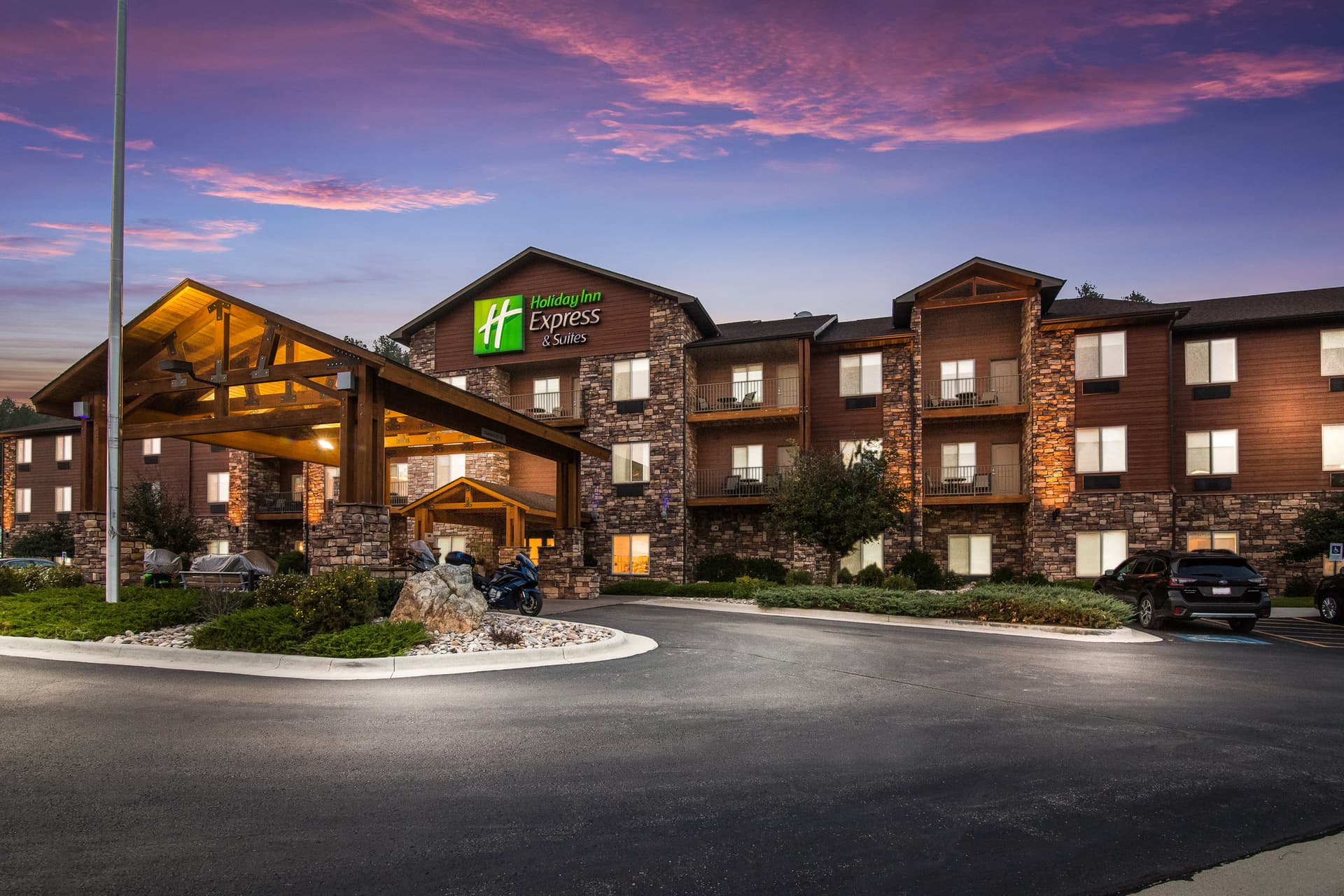 Holiday Inn Express Hotel & Suites Custer в Кастер, SD