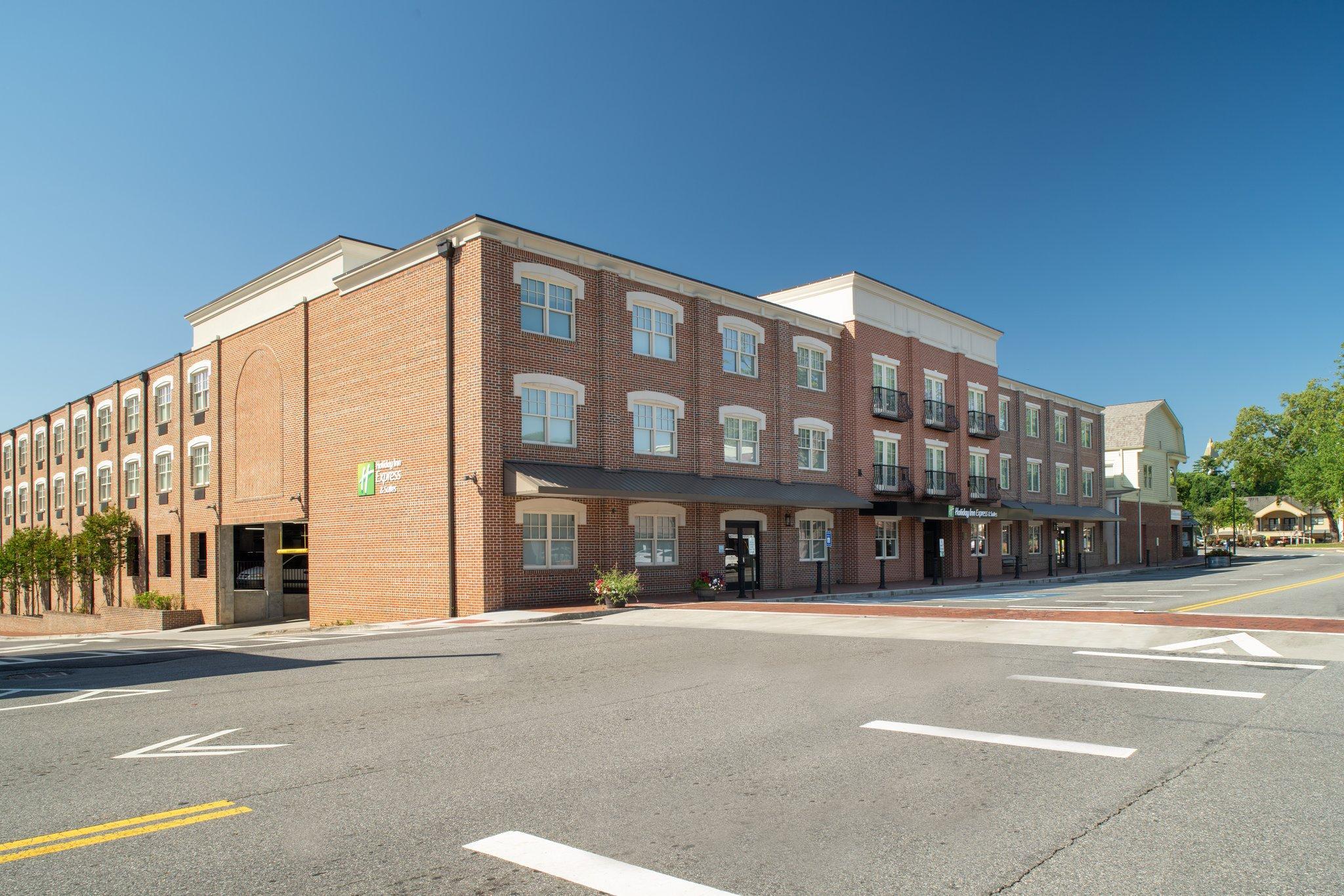 Holiday Inn Express & Suites Dahlonega - University Area in Dahlonega, GA