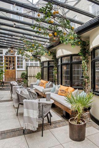 Colchester, GB1 的 The George Hotel