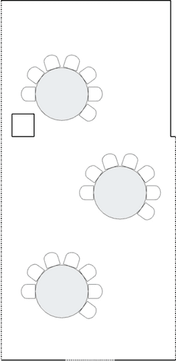 Круглые столы, расставленные полукругом