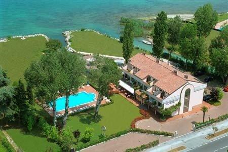 Yachting Hotel Mistral a Sirmione, IT
