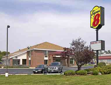 Super 8 by Wyndham Watertown WI a Watertown, WI