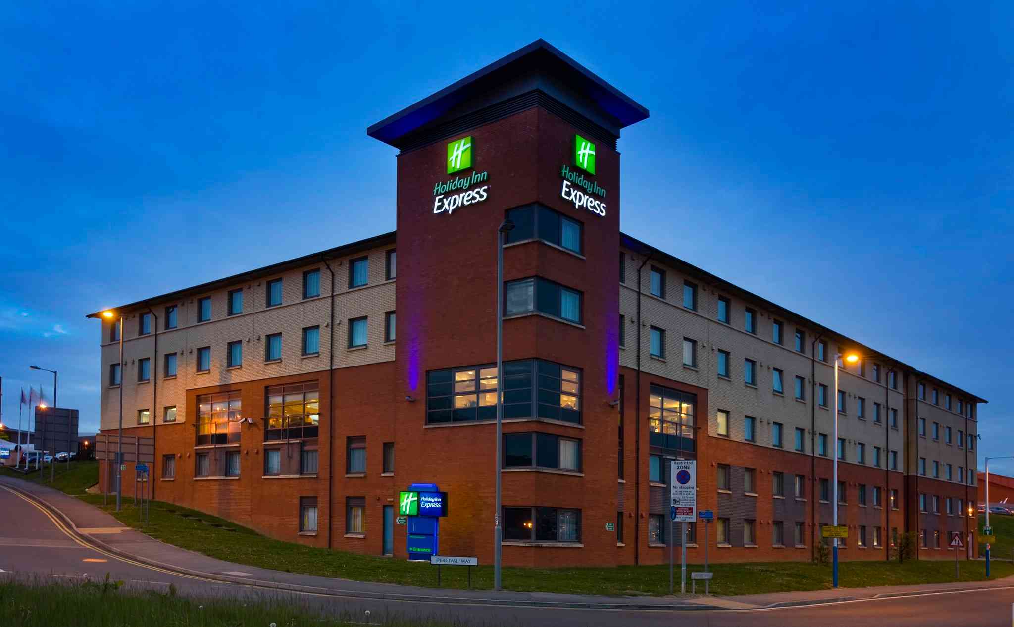 Holiday Inn Express London-Luton Airport в Лутон, GB1