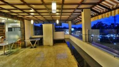 Hotel Golden Treat в Indore, IN