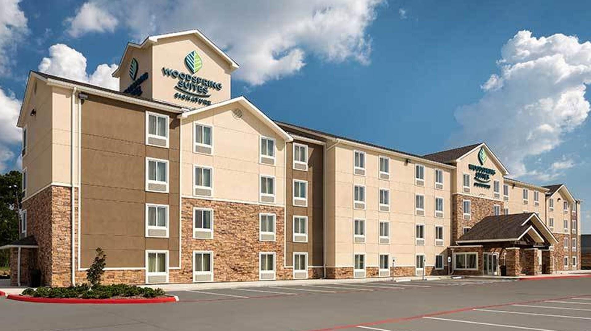 WoodSpring Suites Signature Houston IAH Airport image