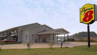 Super 8 by Wyndham Talladega AL em Talladega, AL