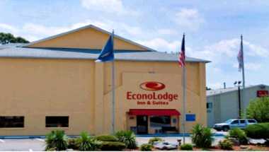 Econo Lodge Inn and Suites I-64 and US 13 in Virginia Beach, VA