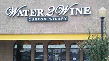 San Antonio, TX 的 The Stray Grape Urban Winery