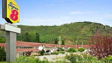 Super 8 by Wyndham West Kelowna BC в West Kelowna, BC