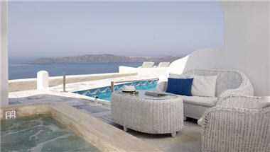 Iliovasilema Suites in Santorini, GR