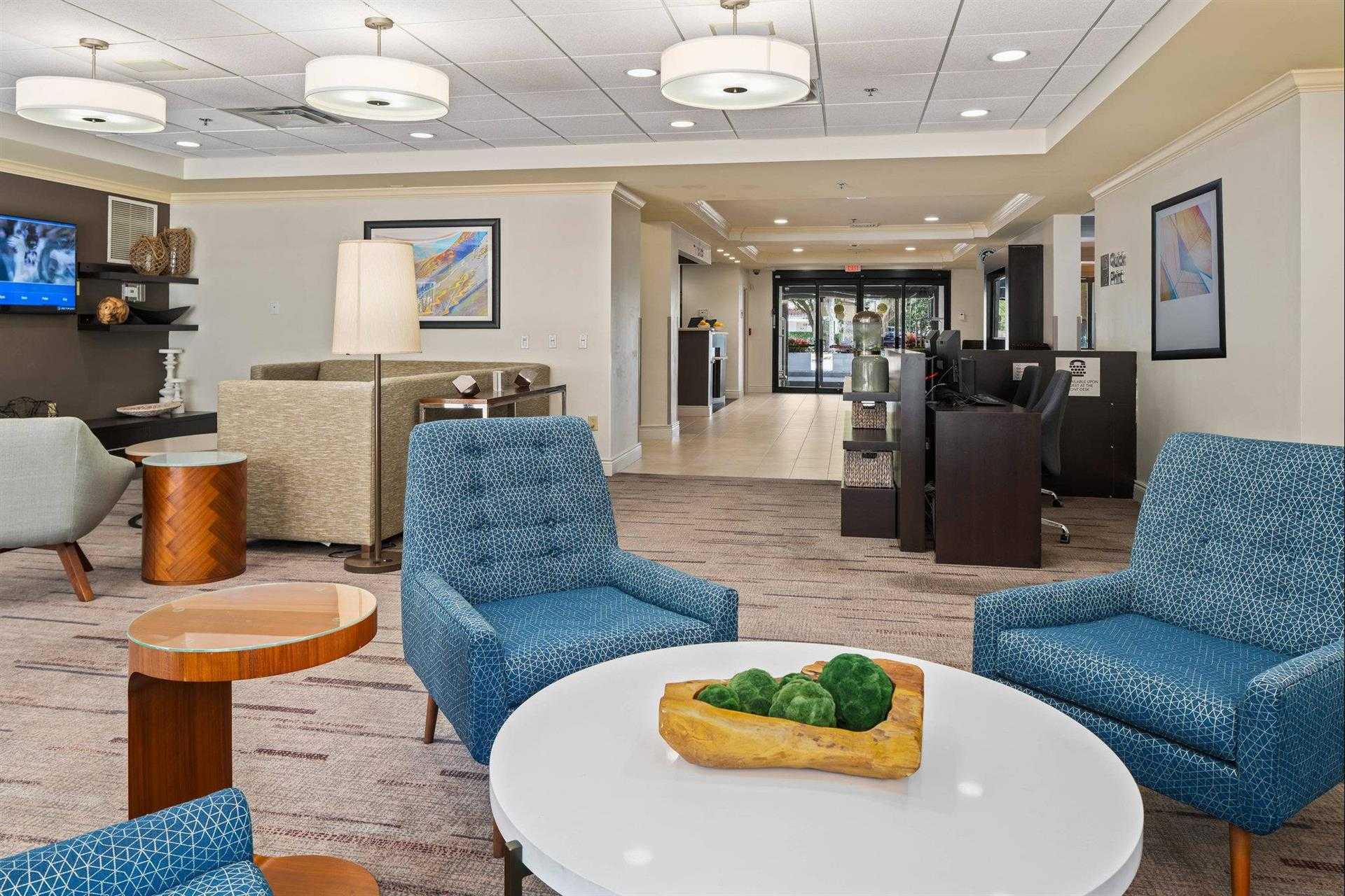Courtyard by Marriott Naples в Naples, FL