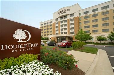 DoubleTree by Hilton Hotel Sterling - Dulles Airport image