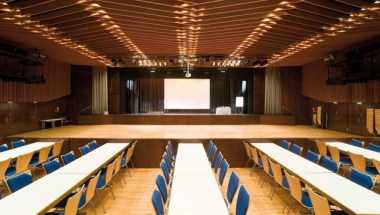 Saalbau Titus-forum a Frankfurt, DE