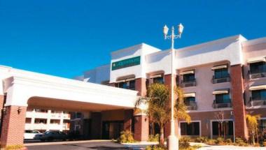 La Quinta Inn & Suites by Wyndham Temecula image
