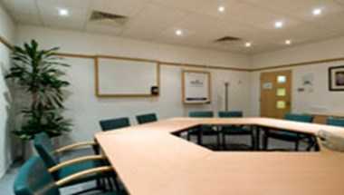 Regus - Leatherhead Kingston Road в Leatherhead, GB1