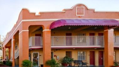 Super 8 by Wyndham Bradenton Sarasota Area image